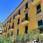 Palace 3*