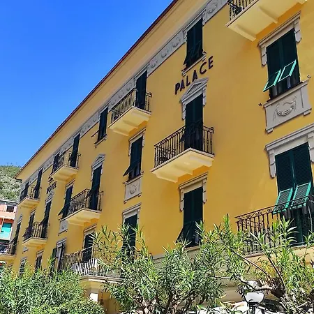 Palace 3*