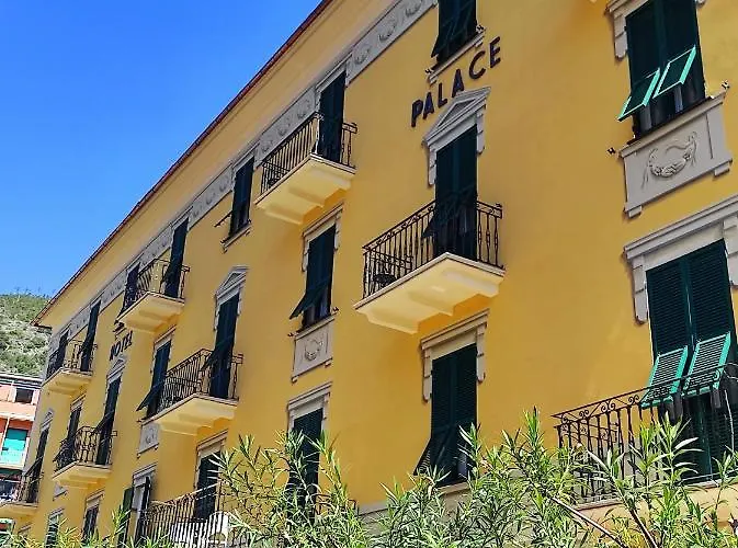 Palace 3*